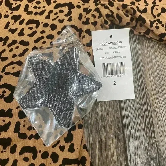 NWT Good American Power Shoulder Animal Print Leopard V-Cut Long Sleeve Size 2 - Picture 2 of 11